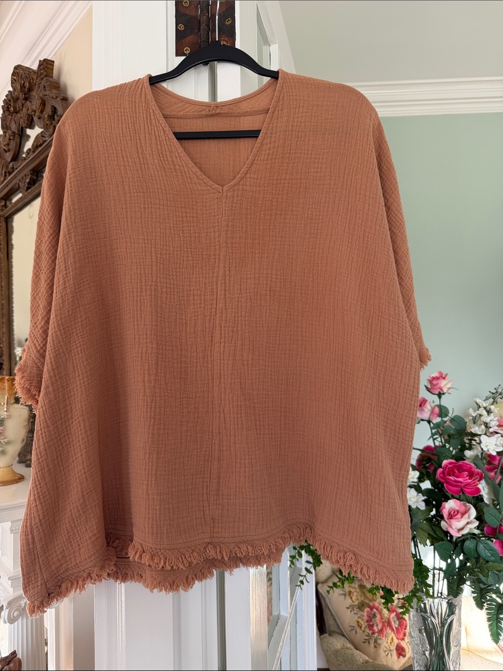 Women’s V-Neck Lightweight Fringe Hem Top - Cognac Tan, size XL